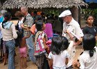 IMG 0410  Livlig handel på vejen fra Ta Prohm til Siem Riap